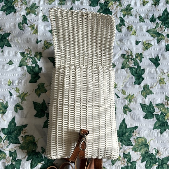 {NWT} FIBRA White Woven “Mini V Backpack” - Picture 4 of 11